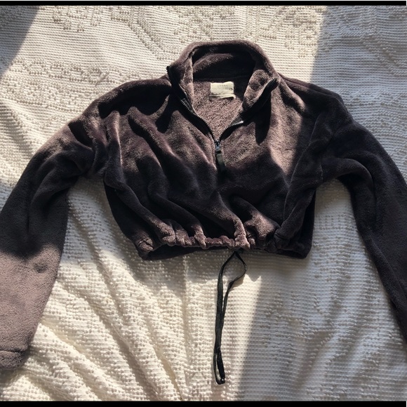 Fuzy urban outfitters cropped collared sweat shirt - Picture 2 of 3